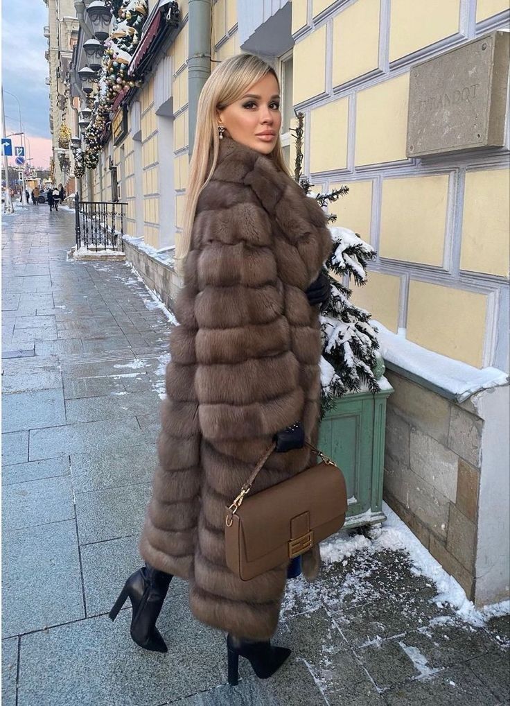 Royal Nocturne – Premium-Pelzjacke in Maxilänge