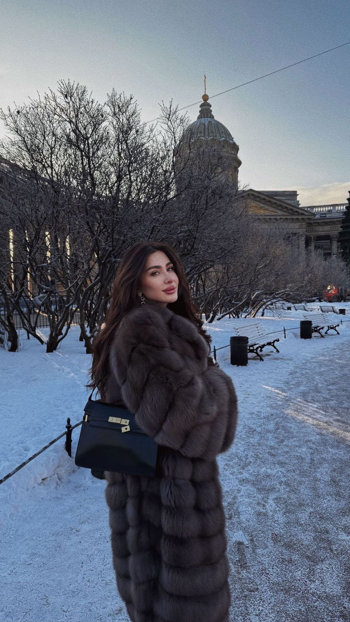 Royal Nocturne – Premium-Pelzjacke in Maxilänge