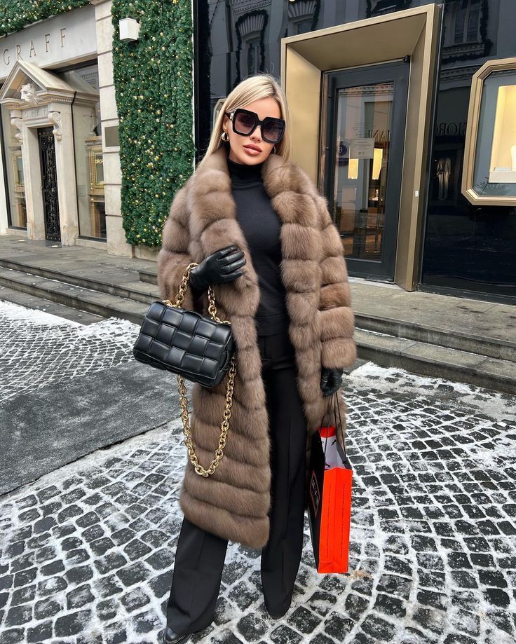 Royal Nocturne – Premium-Pelzjacke in Maxilänge