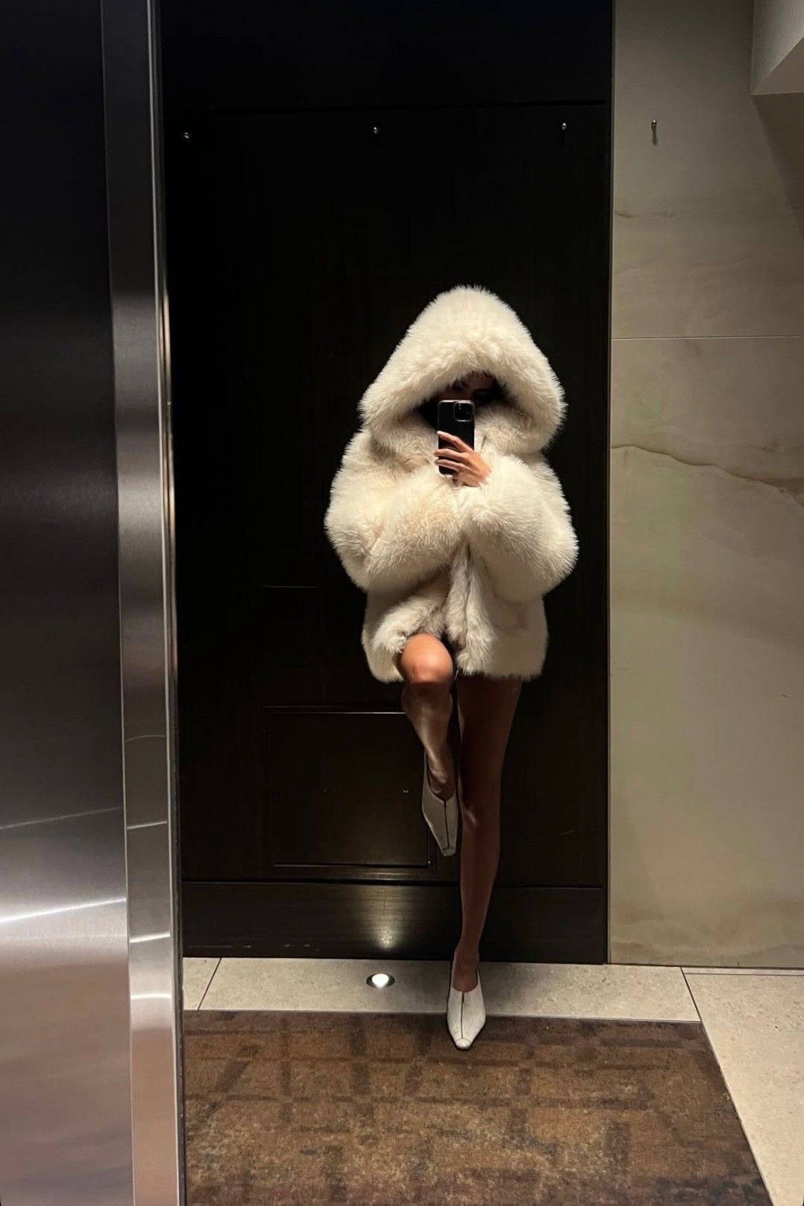 Cozy Majesty – Pelzjacke mit Kapuze