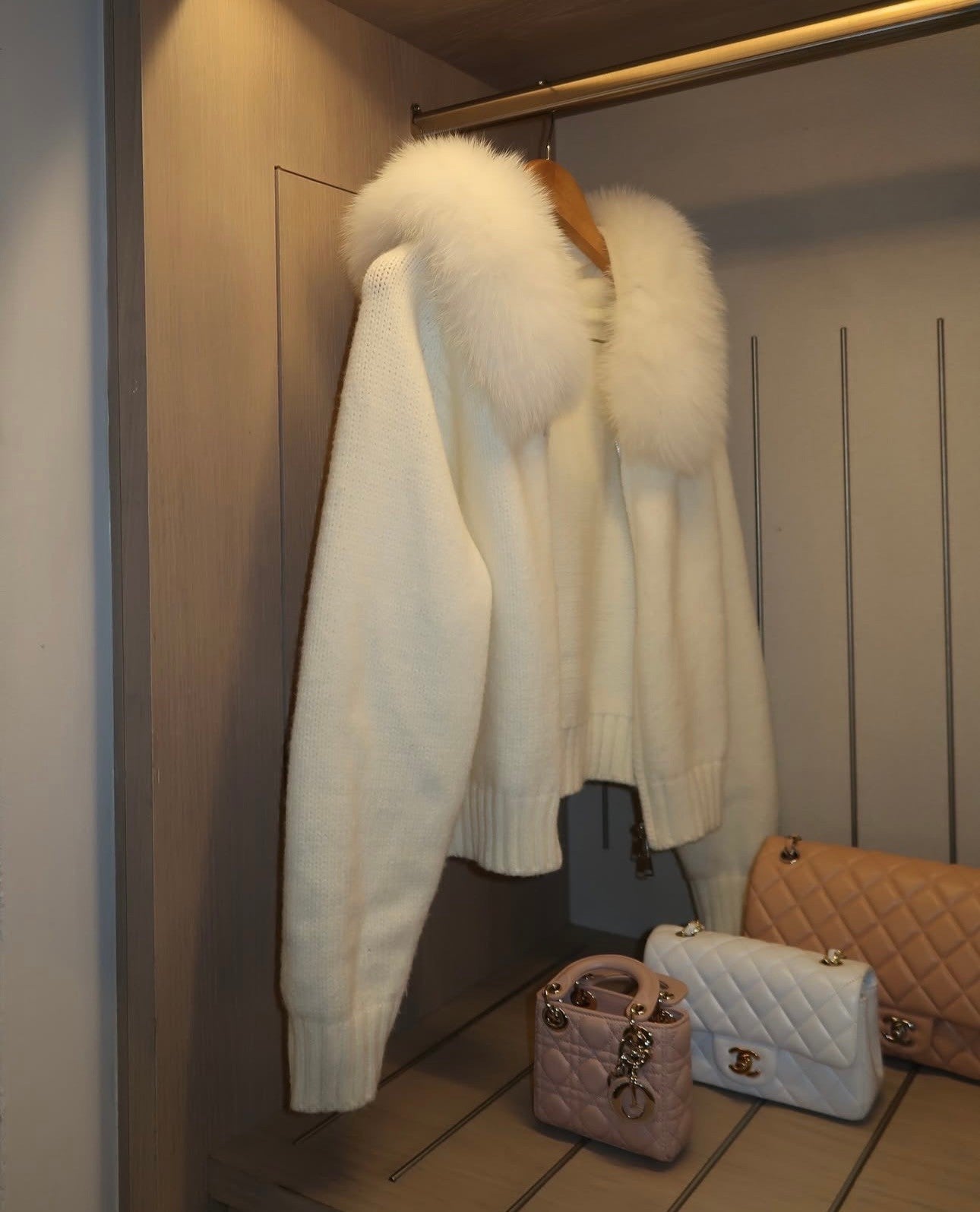 Golden fall – Wolljacke mit Fellbesatz